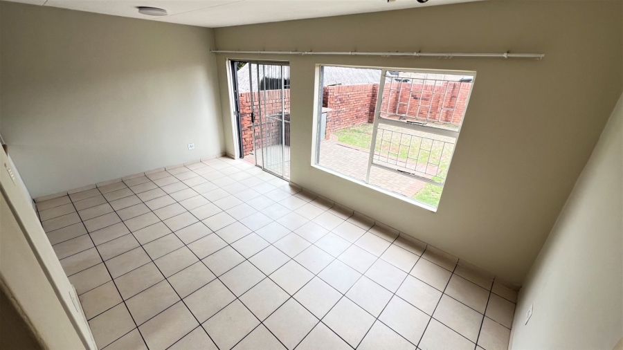 2 Bedroom Property for Sale in Langenhovenpark Free State